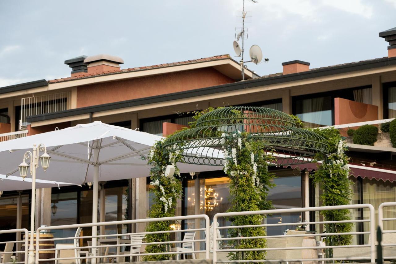 Hotel Aquila D'Oro Desenzano Дезенцано-дель-Гарда Екстер'єр фото