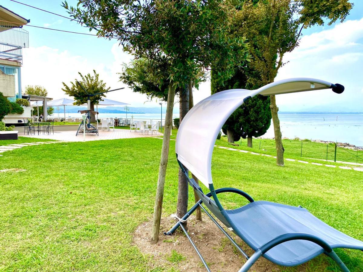 Hotel Aquila D'Oro Desenzano Дезенцано-дель-Гарда Екстер'єр фото
