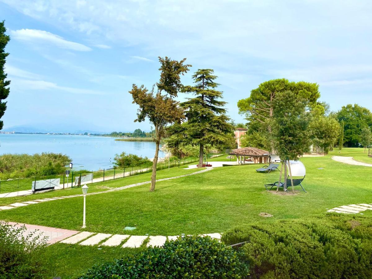 Hotel Aquila D'Oro Desenzano Дезенцано-дель-Гарда Екстер'єр фото