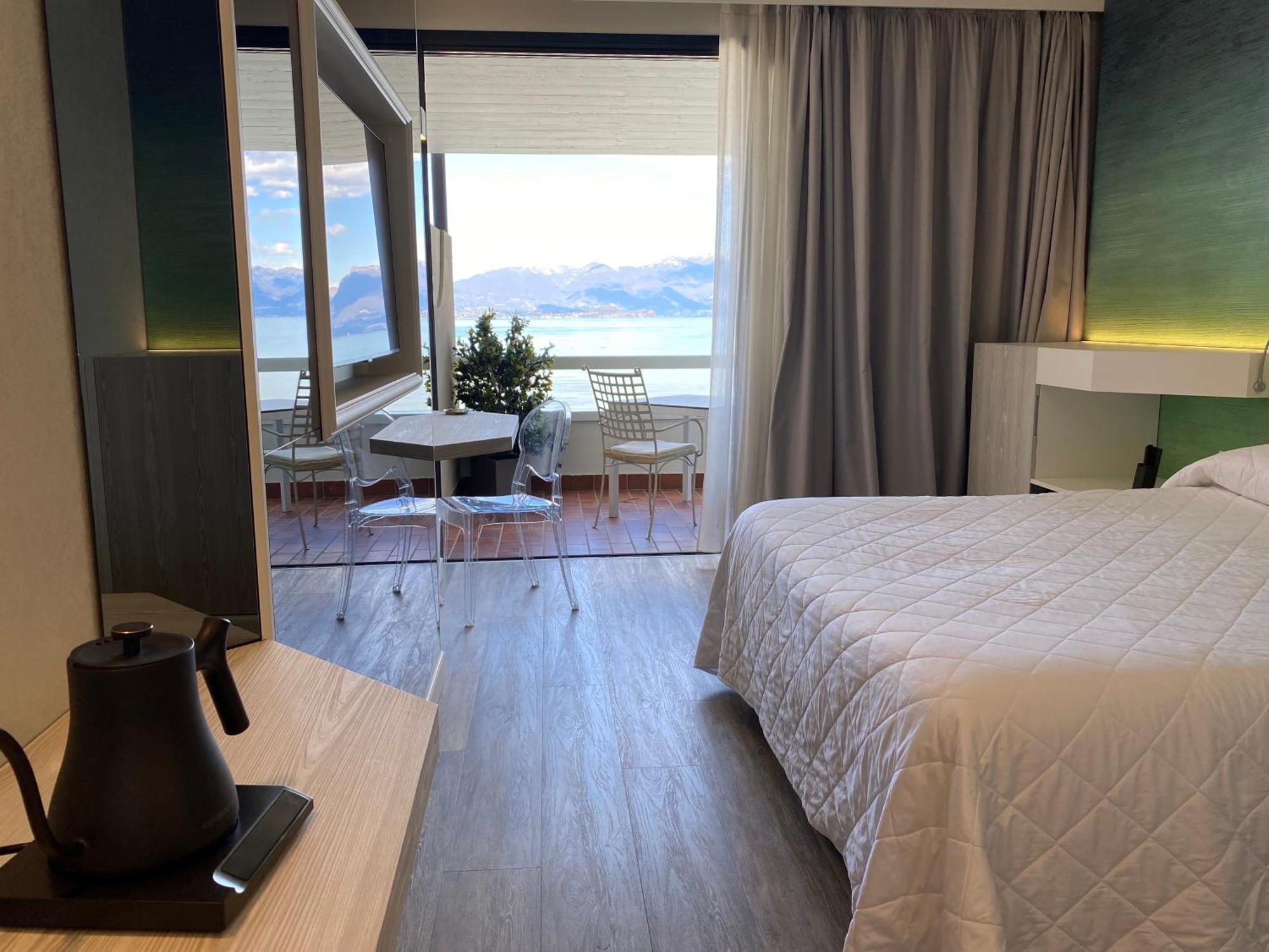 Hotel Aquila D'Oro Desenzano Дезенцано-дель-Гарда Екстер'єр фото