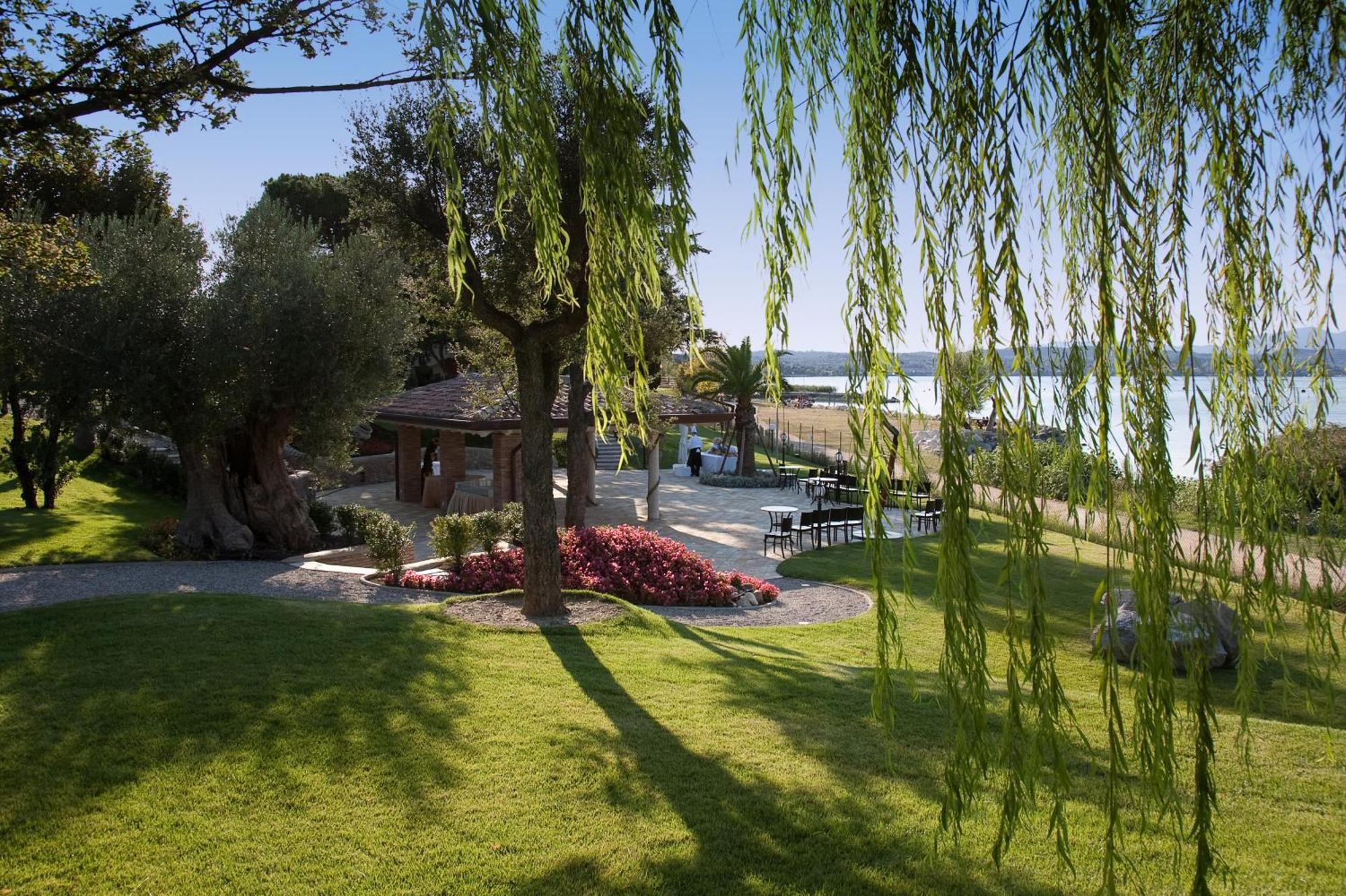 Hotel Aquila D'Oro Desenzano Дезенцано-дель-Гарда Екстер'єр фото