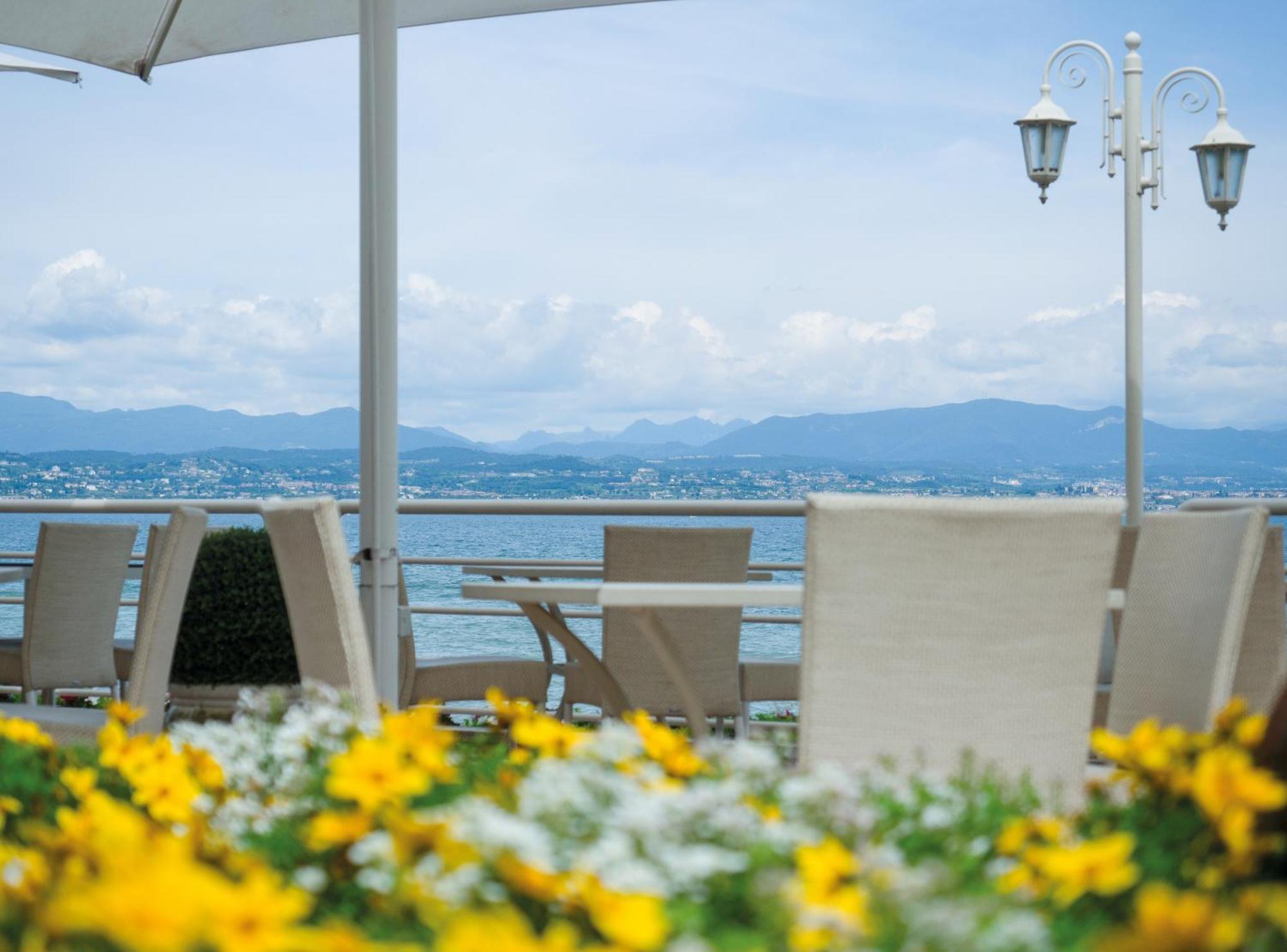 Hotel Aquila D'Oro Desenzano Дезенцано-дель-Гарда Екстер'єр фото