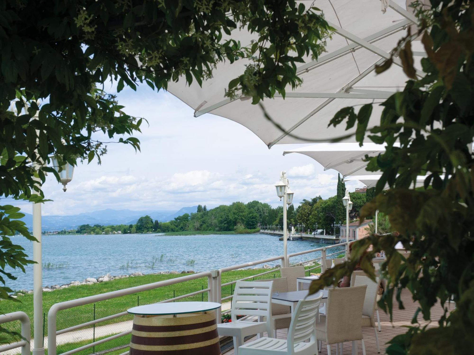 Hotel Aquila D'Oro Desenzano Дезенцано-дель-Гарда Екстер'єр фото