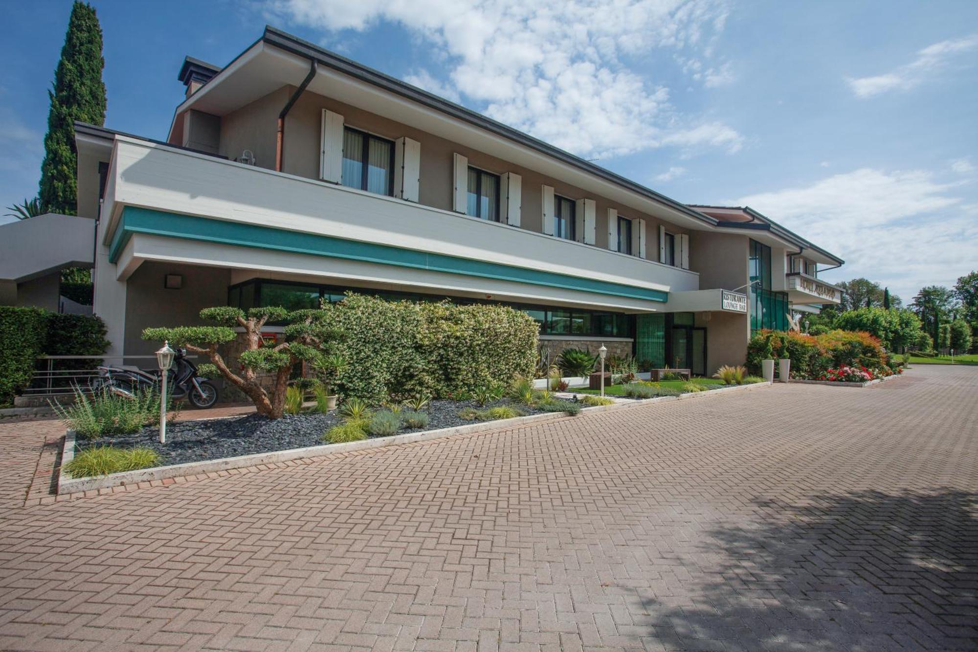 Hotel Aquila D'Oro Desenzano Дезенцано-дель-Гарда Екстер'єр фото