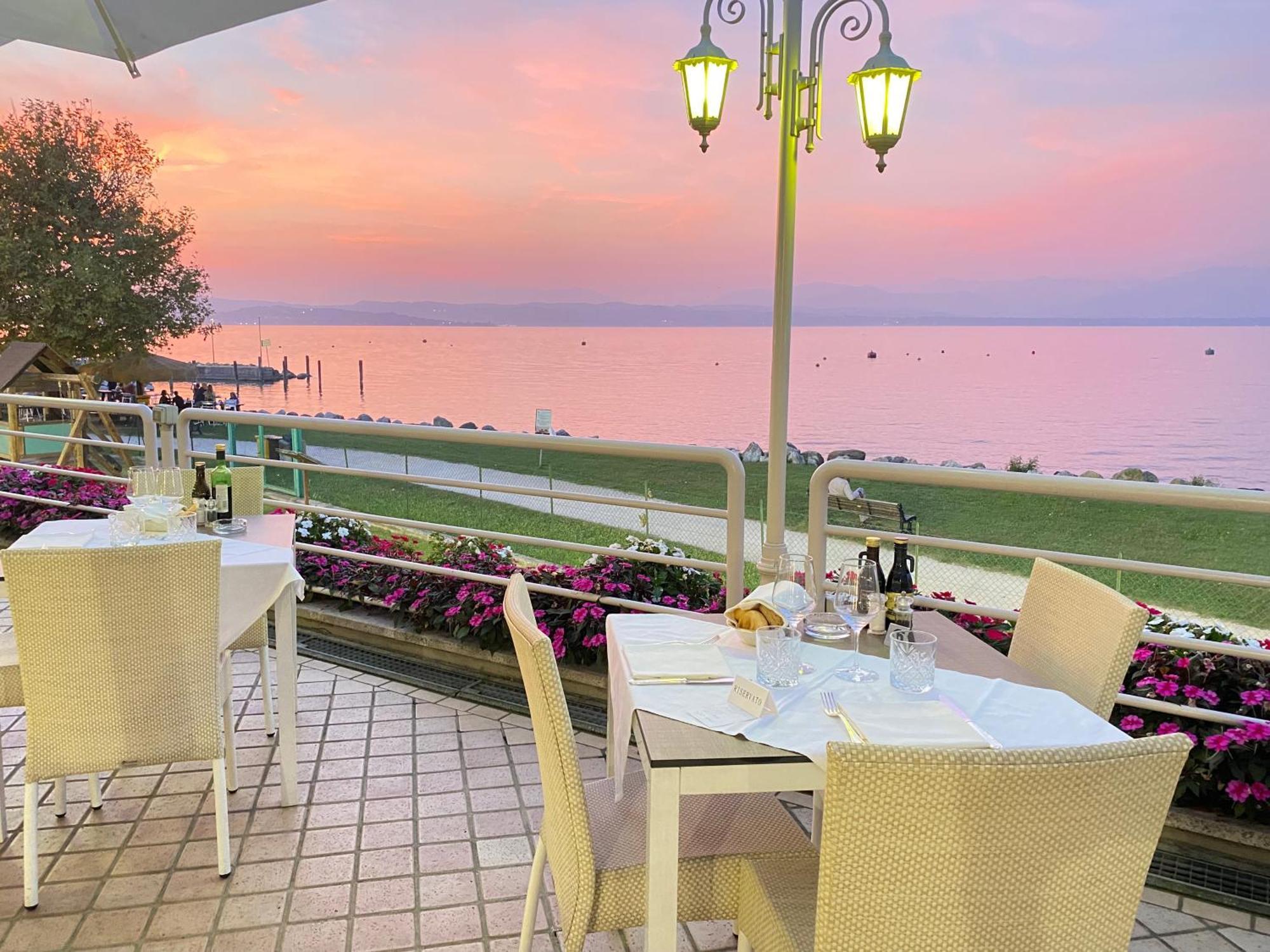 Hotel Aquila D'Oro Desenzano Дезенцано-дель-Гарда Екстер'єр фото