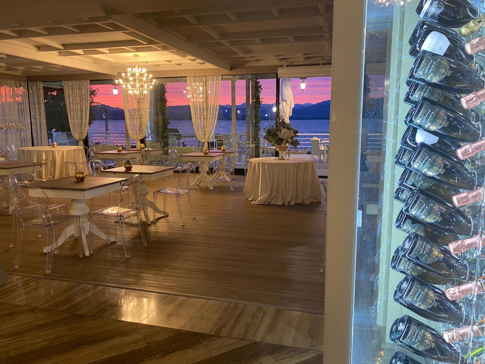 Hotel Aquila D'Oro Desenzano Дезенцано-дель-Гарда Екстер'єр фото