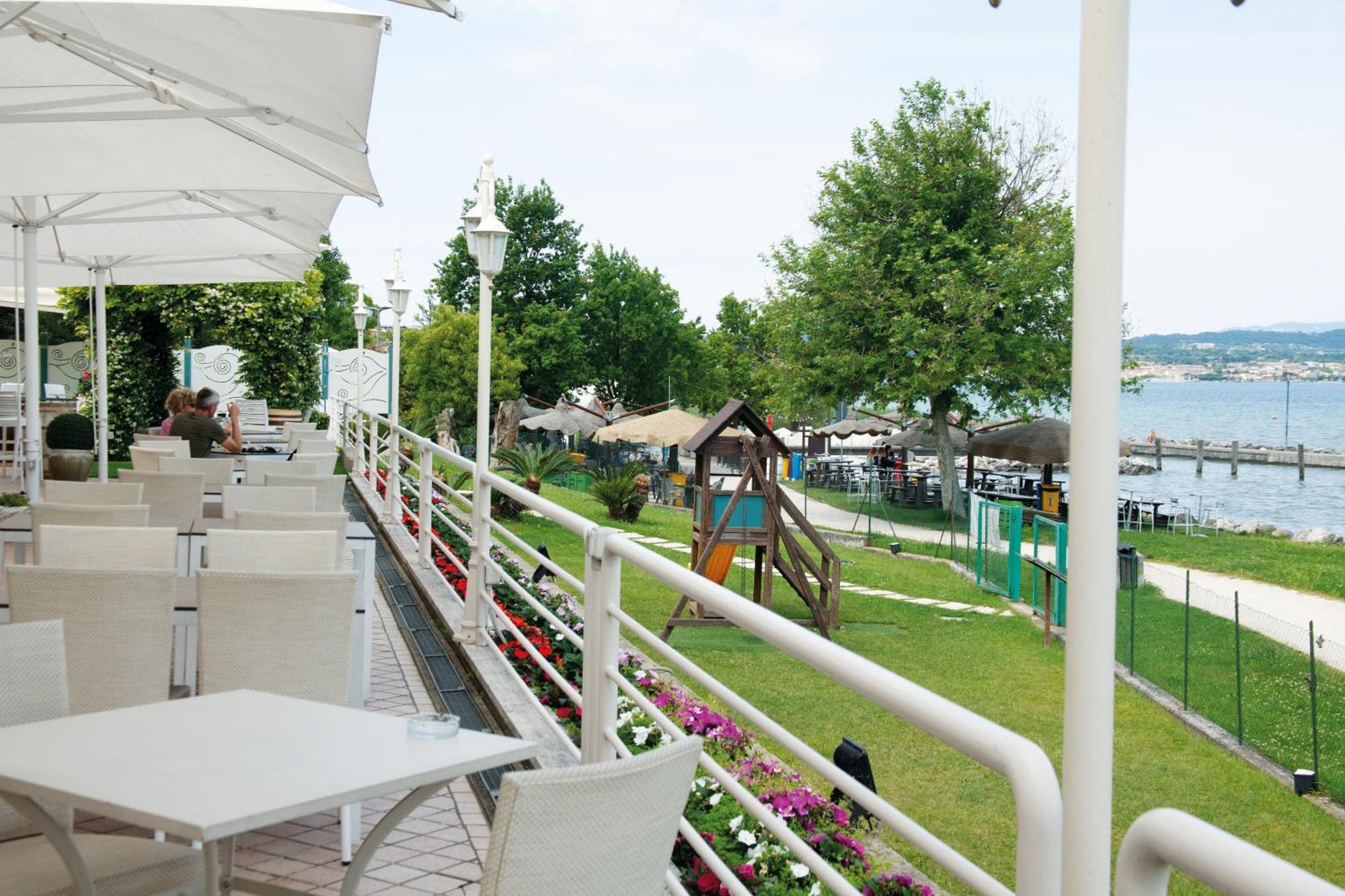 Hotel Aquila D'Oro Desenzano Дезенцано-дель-Гарда Екстер'єр фото
