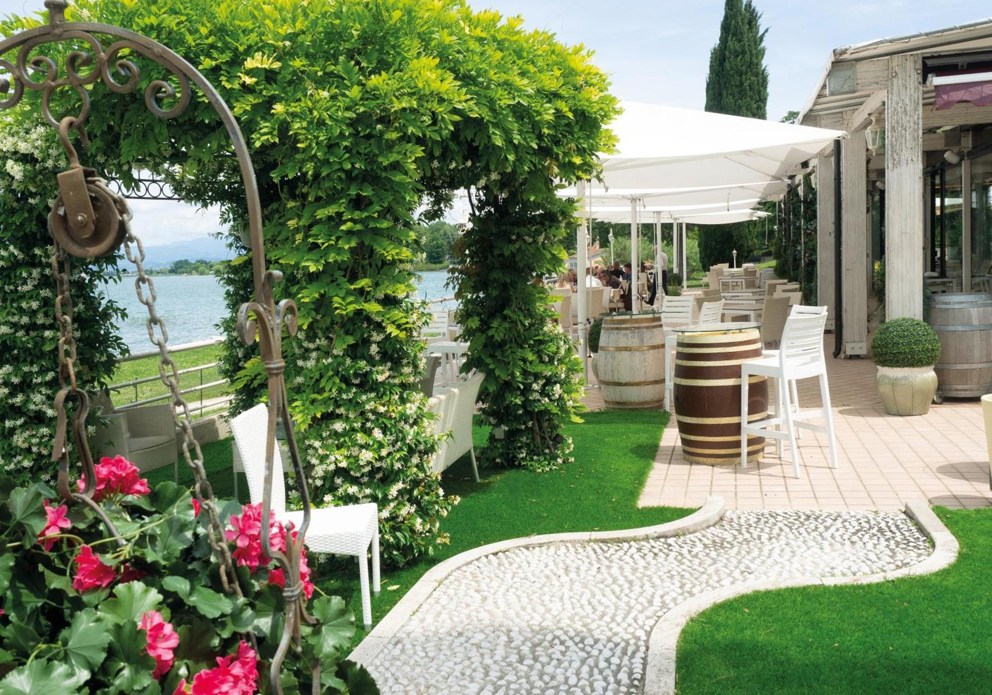 Hotel Aquila D'Oro Desenzano Дезенцано-дель-Гарда Екстер'єр фото