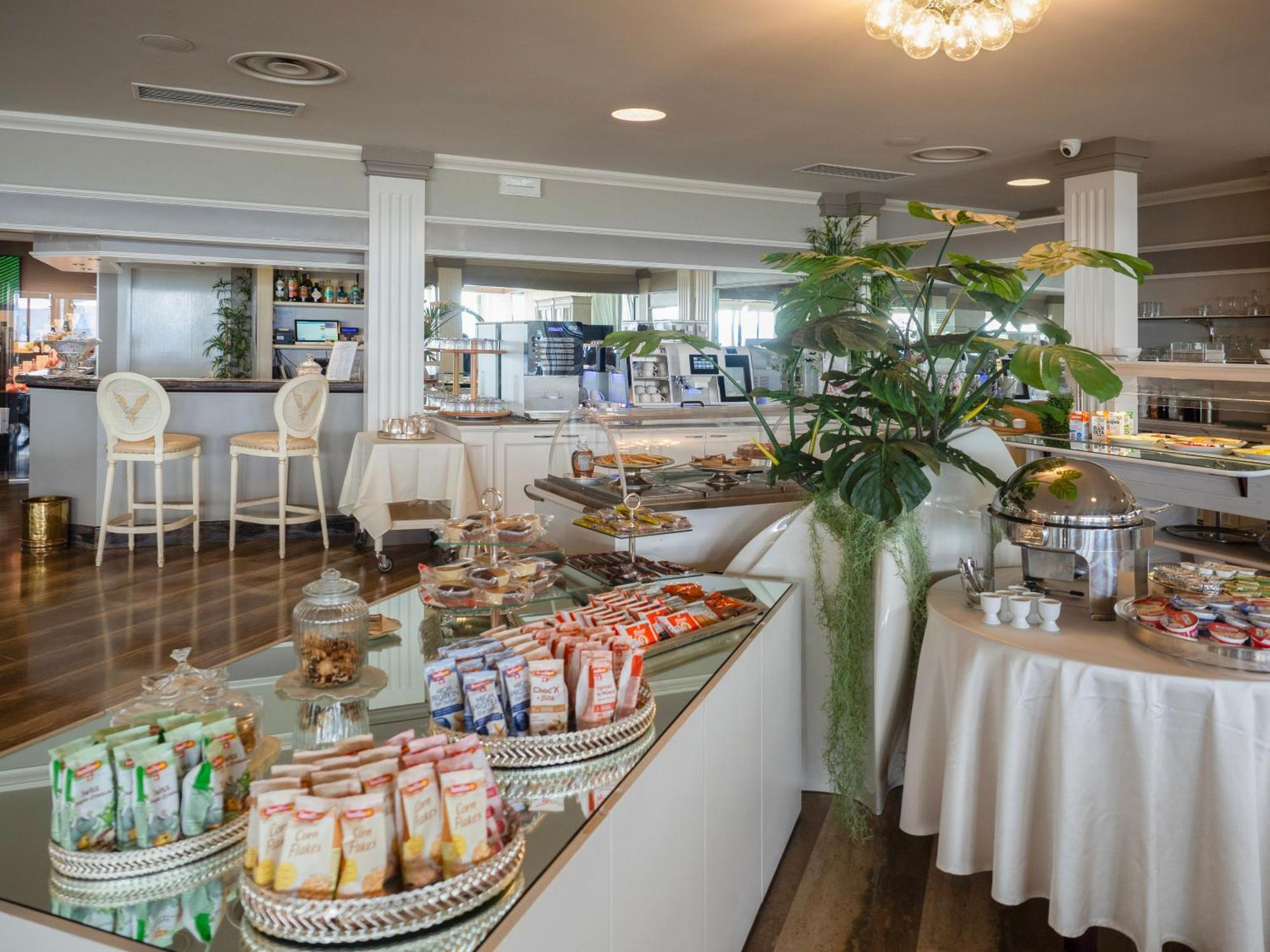 Hotel Aquila D'Oro Desenzano Дезенцано-дель-Гарда Екстер'єр фото