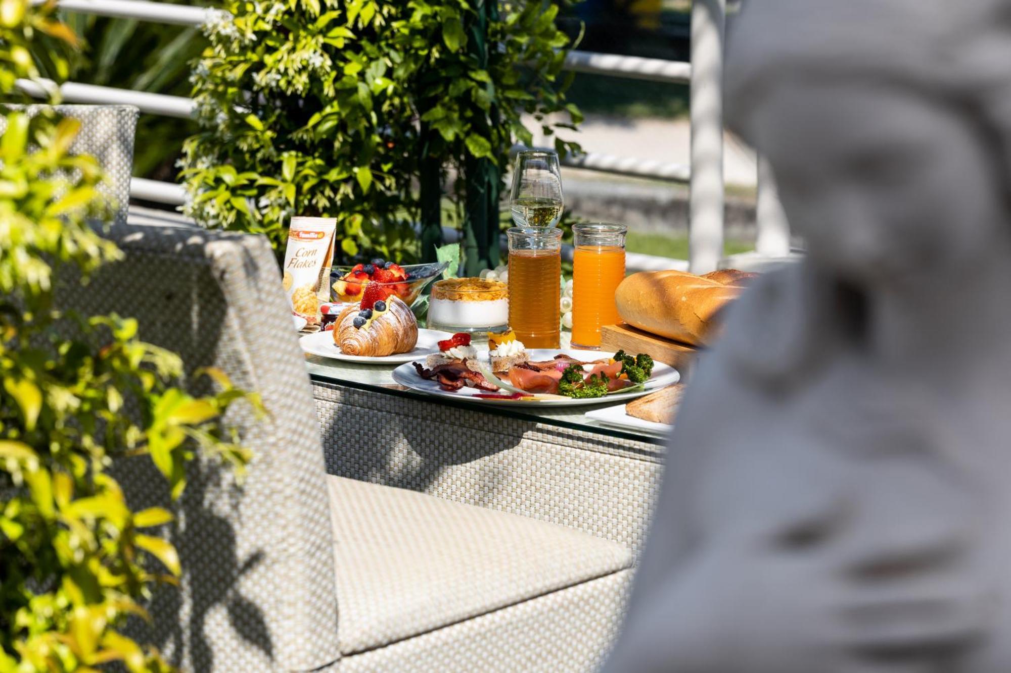 Hotel Aquila D'Oro Desenzano Дезенцано-дель-Гарда Екстер'єр фото