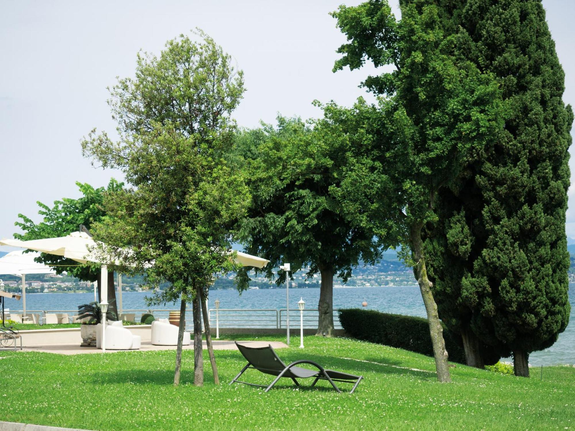 Hotel Aquila D'Oro Desenzano Дезенцано-дель-Гарда Екстер'єр фото