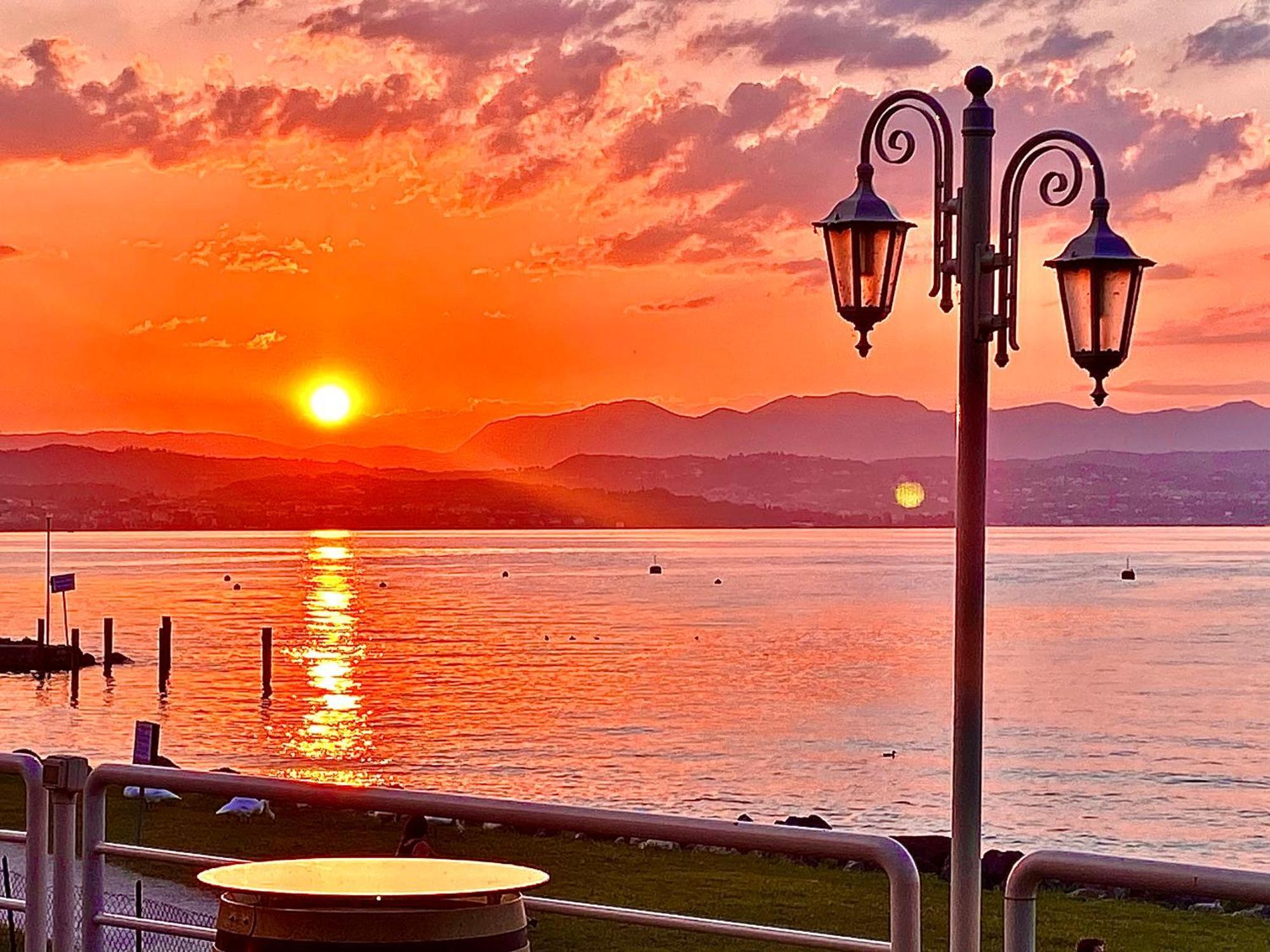 Hotel Aquila D'Oro Desenzano Дезенцано-дель-Гарда Екстер'єр фото