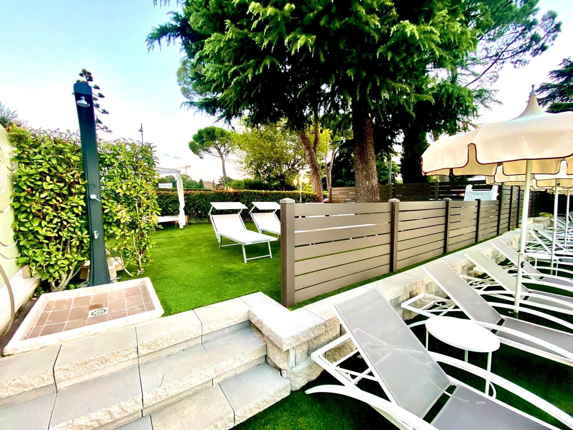 Hotel Aquila D'Oro Desenzano Дезенцано-дель-Гарда Екстер'єр фото